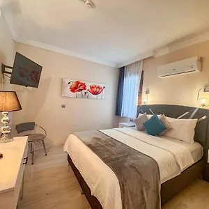Carrington Hotel